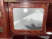 A Japanese lacquer display cabinet with cloisonné panels 日本漆器立柜及底座 Late Meiji period ????