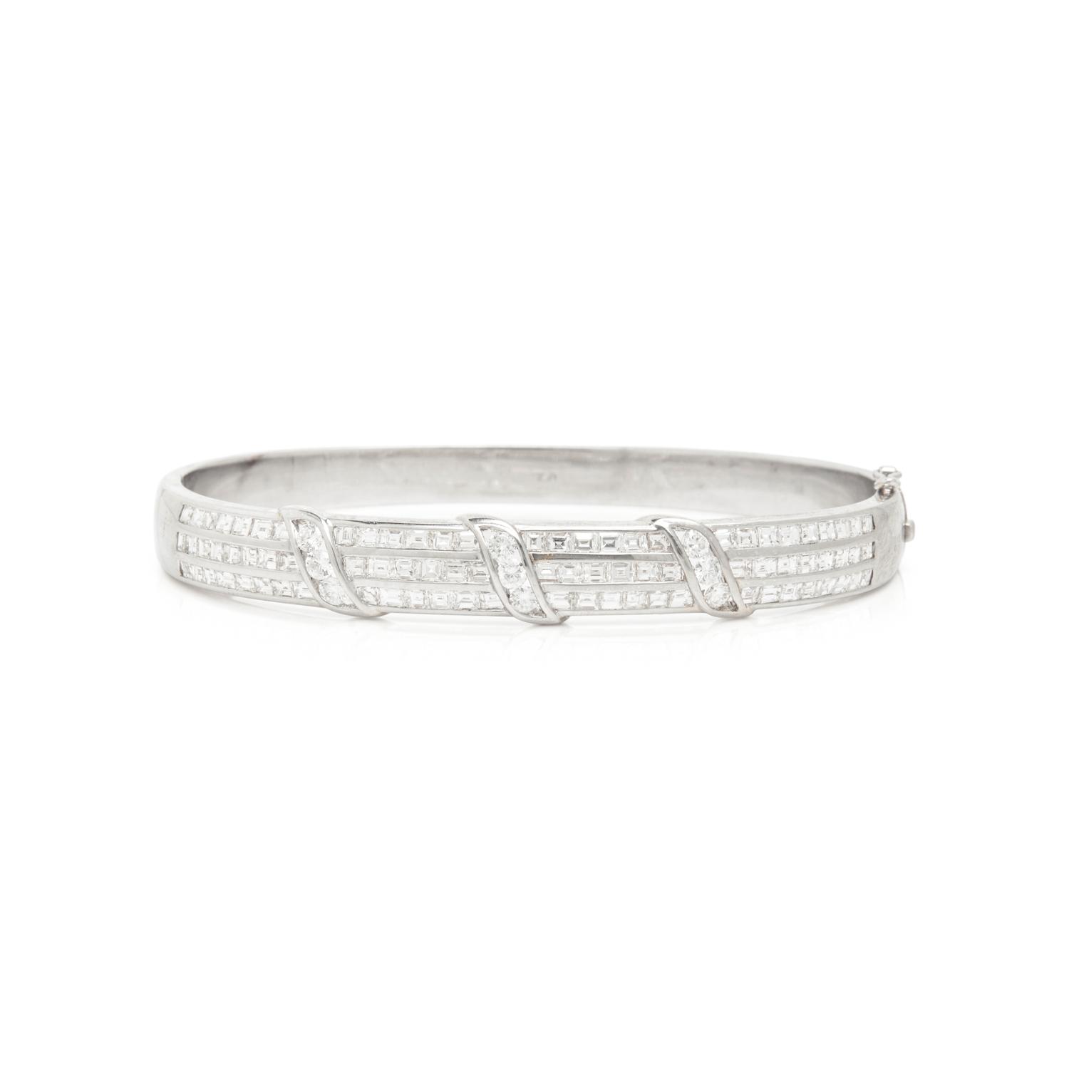 WHITE GOLD AND DIAMOND BANGLE BRACELET
