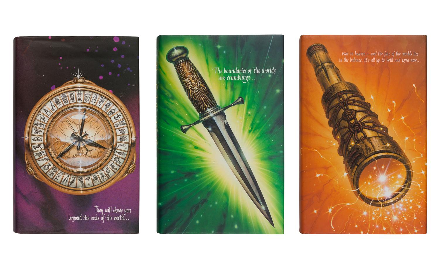 PULLMAN, Philip. [His Dark Materials trilogy:] Northern Lights . — The Subtle Knife . — The Amber Spyglass . London: Scholastic, 1995-1997-2000.