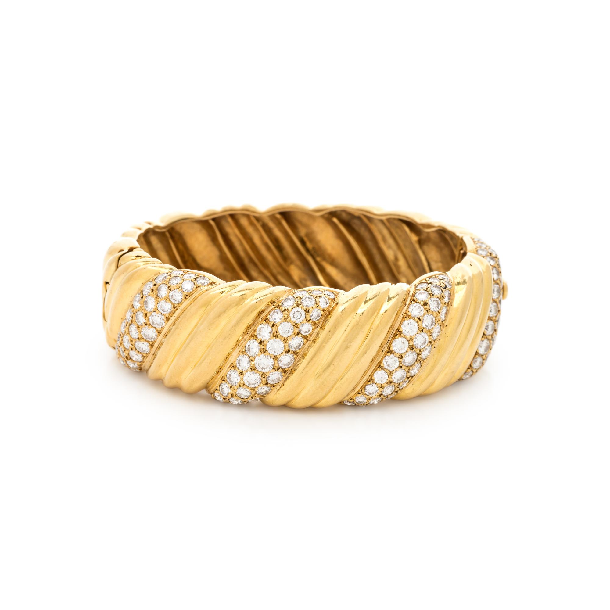 YELLOW GOLD AND DIAMOND BANGLE BRACELET