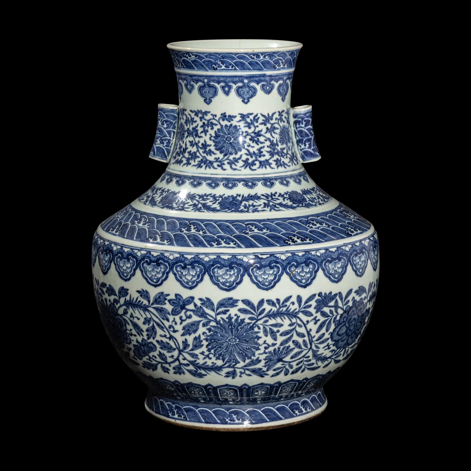 An Impressive Chinese Blue and White Porcelain Hu Vase, Qing Dynasty 清 青花纏枝花卉紋大貫耳壺