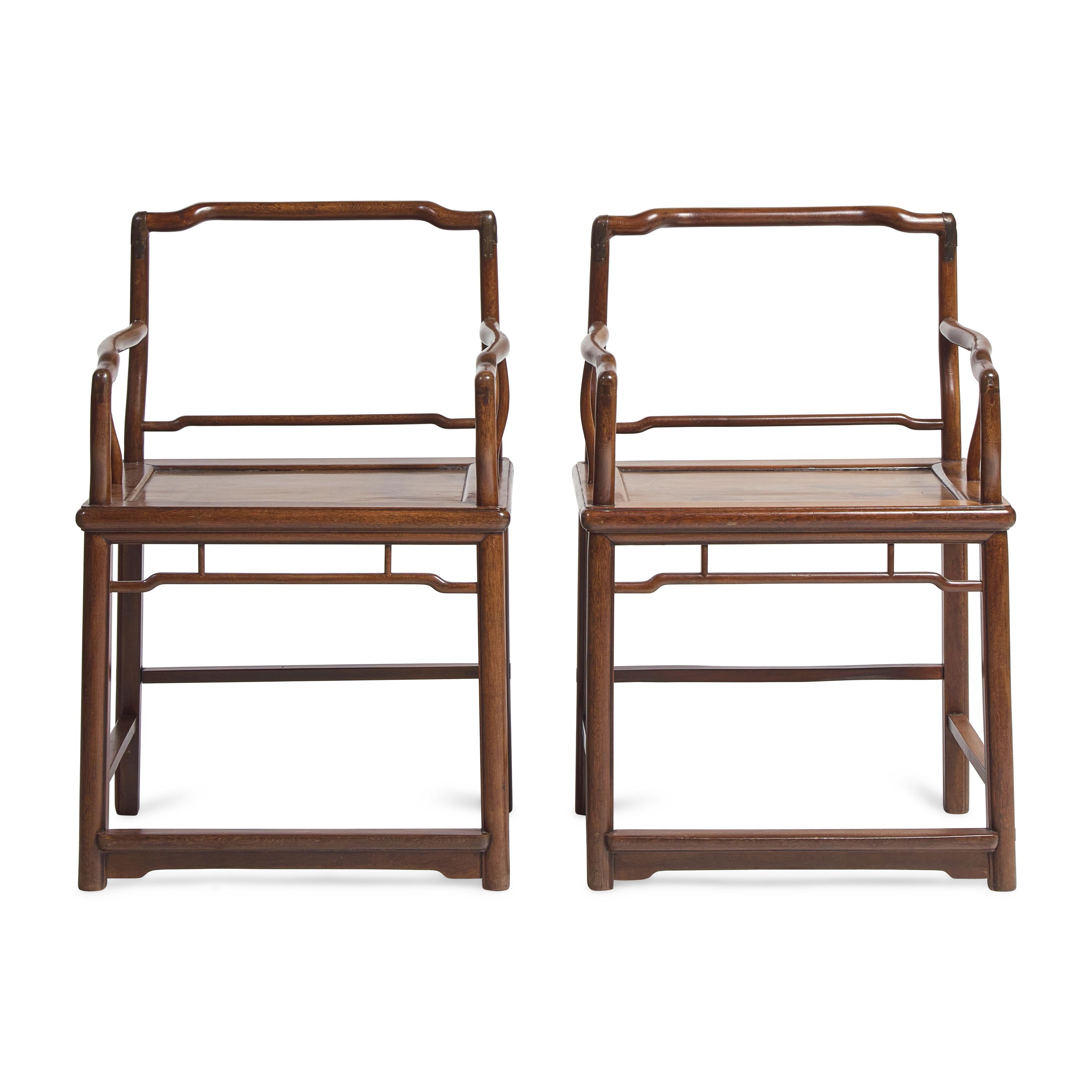 A Pair of Chinese Jichimu Lowback Armchairs, Meiguiyi, 19th/20th Century 清晚期 雞翅木玫瑰椅一對