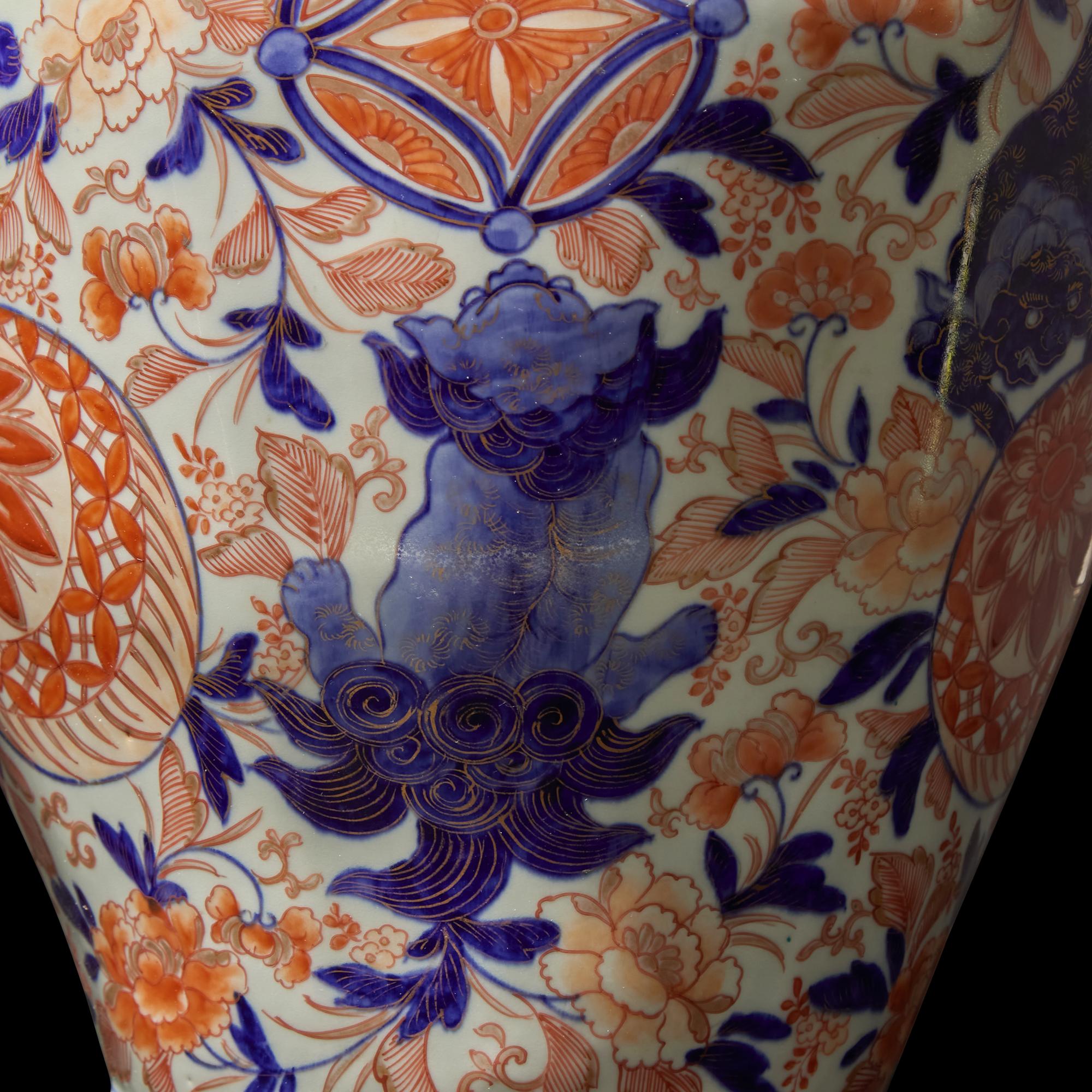A Japanese Imari Porcelain Jar and Cover, Late Edo-Meiji Period