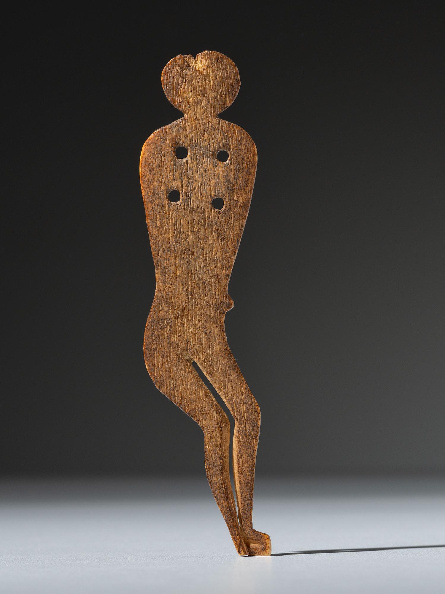 Eastern Plains Figural Roach Speader