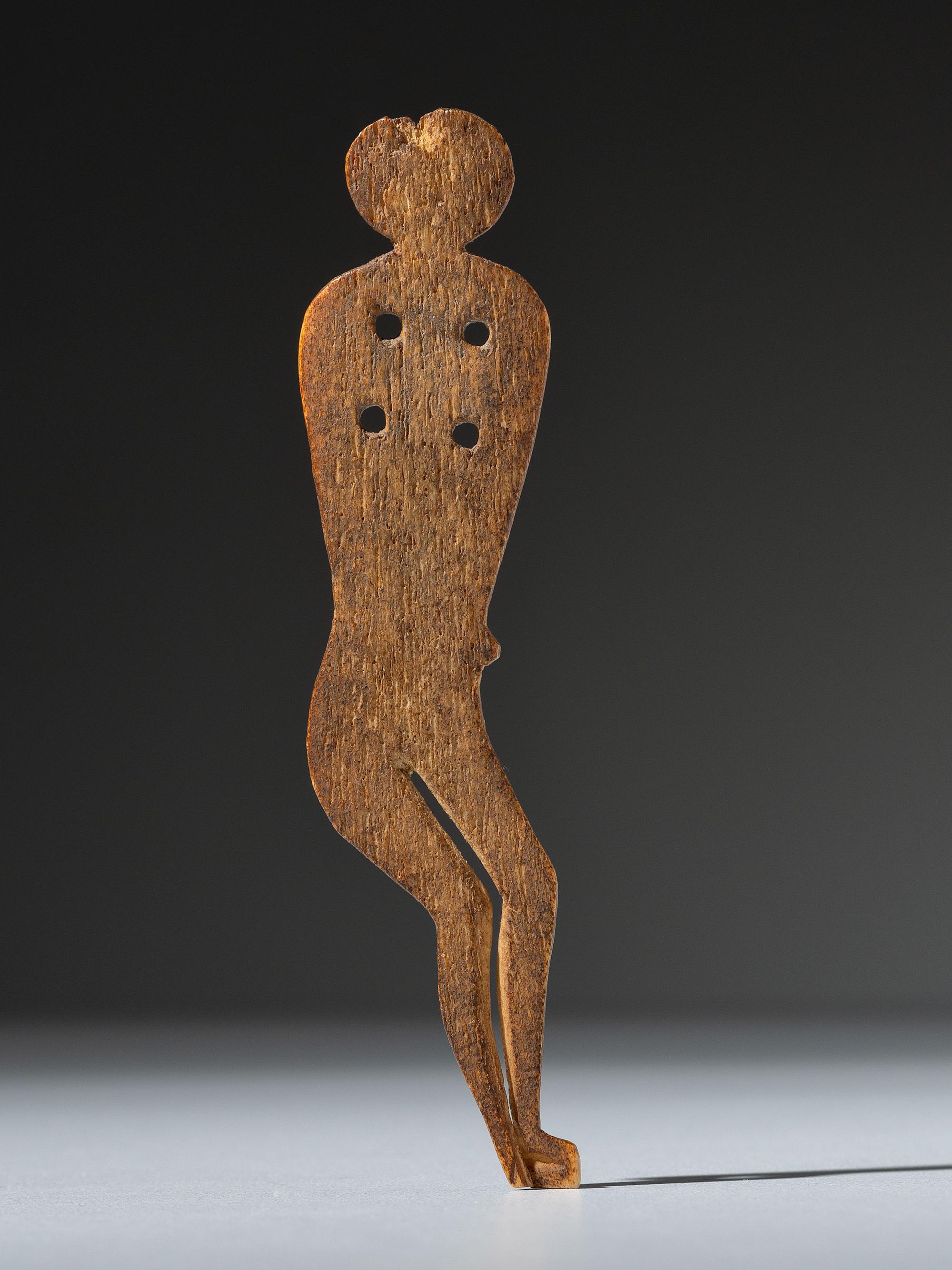 Eastern Plains Figural Roach Speader