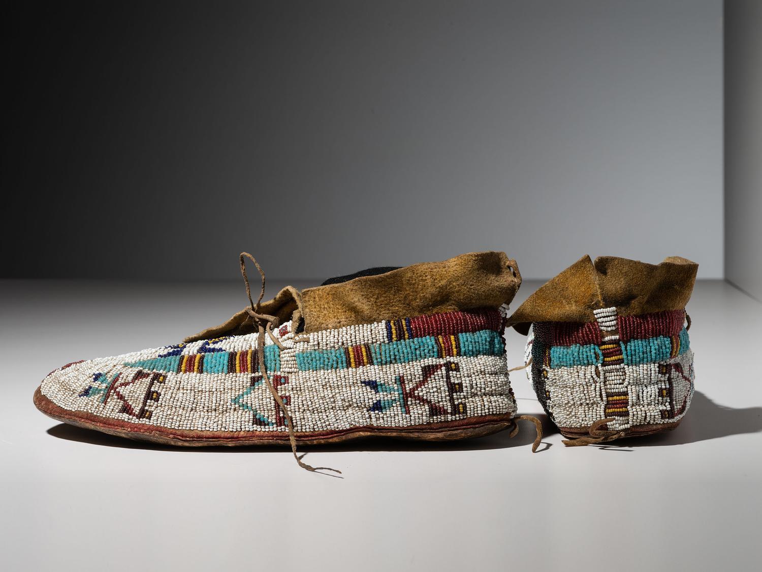 Cheyenne / Arapaho Beaded Hide Moccasins