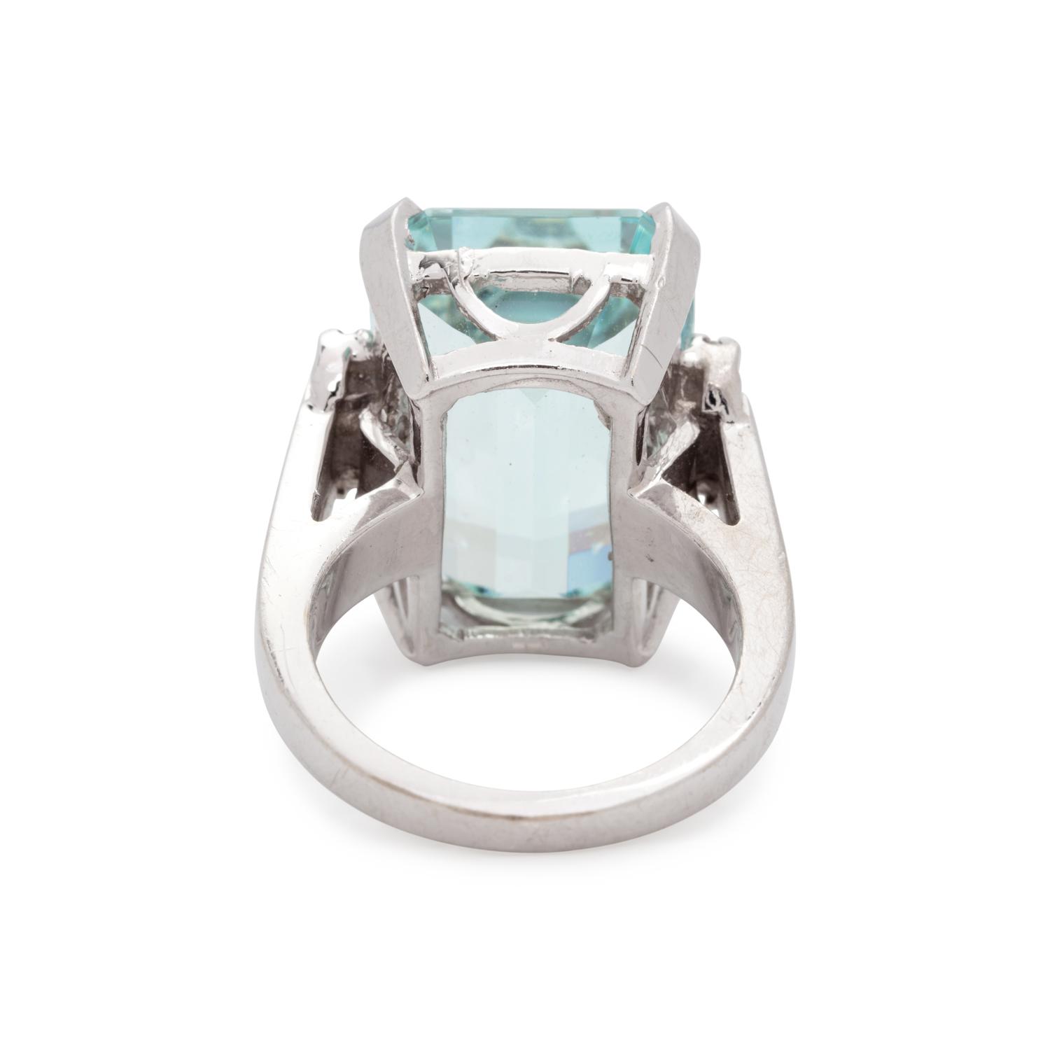 AQUAMARINE AND DIAMOND RING