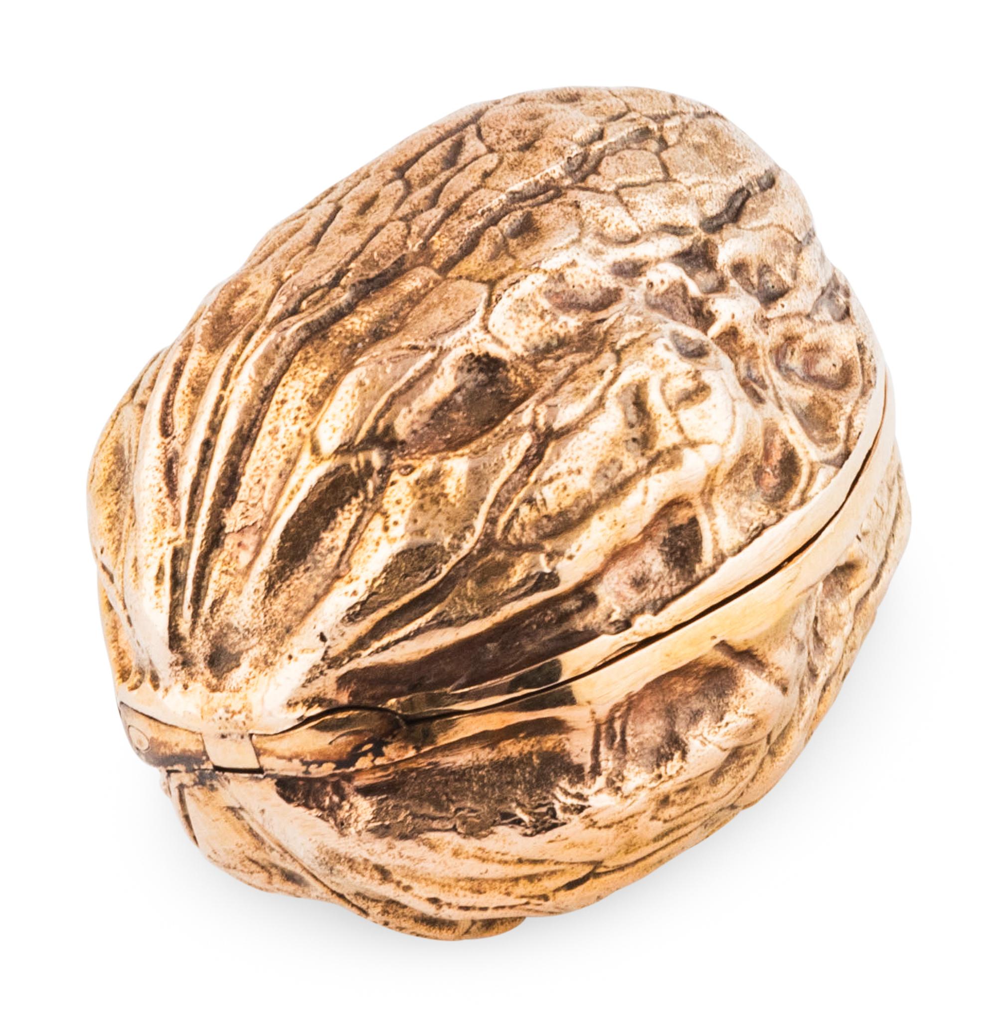 A Fabergé Gold Walnut-Form Snuff Box
