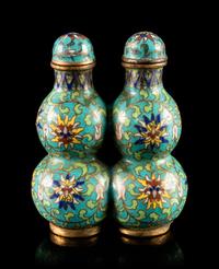 A Cloisonné Enameled Double Gourd-Form Snuff Bottle