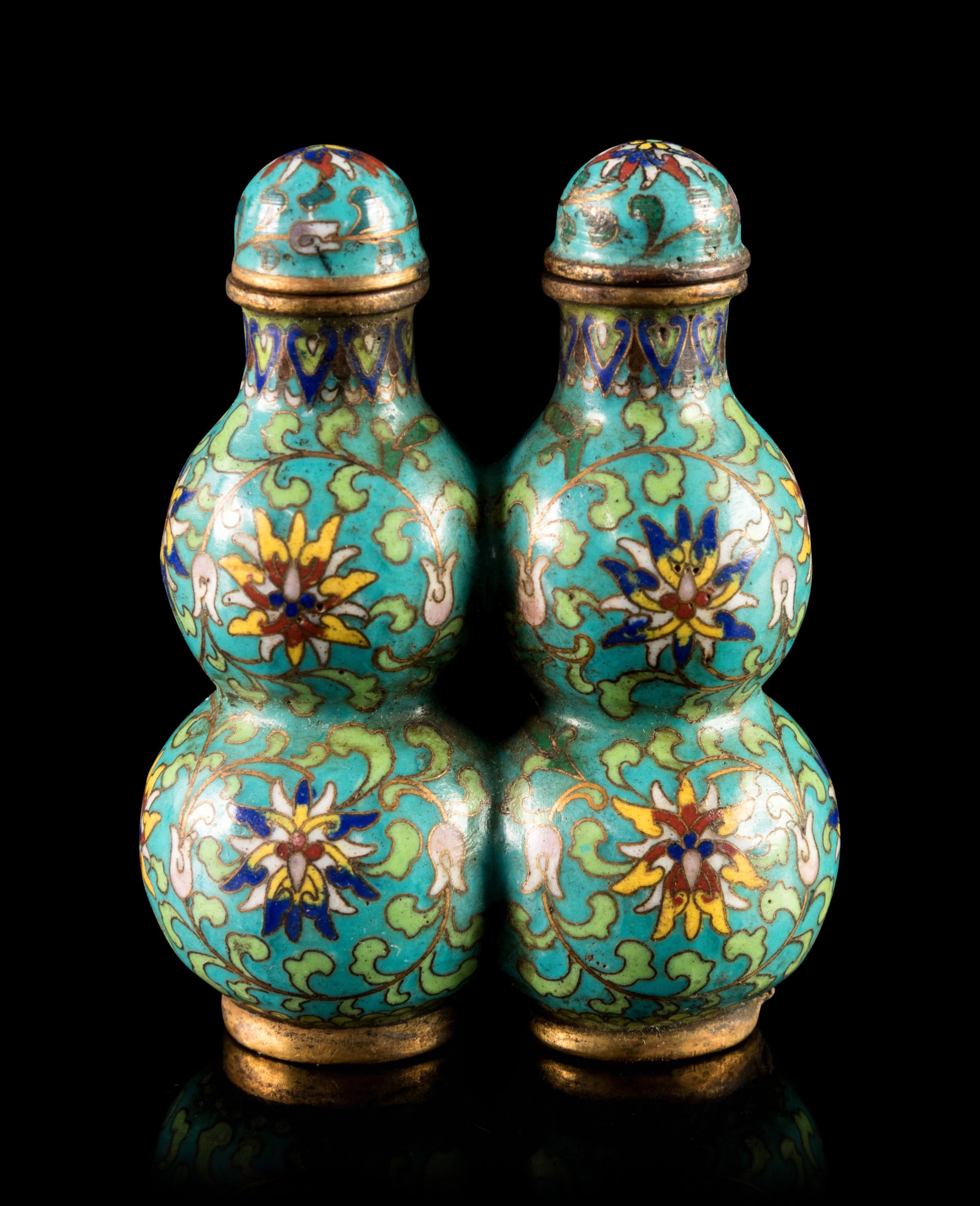 A Cloisonné Enameled Double Gourd-Form Snuff Bottle