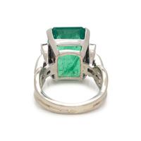 EMERALD AND DIAMOND RING