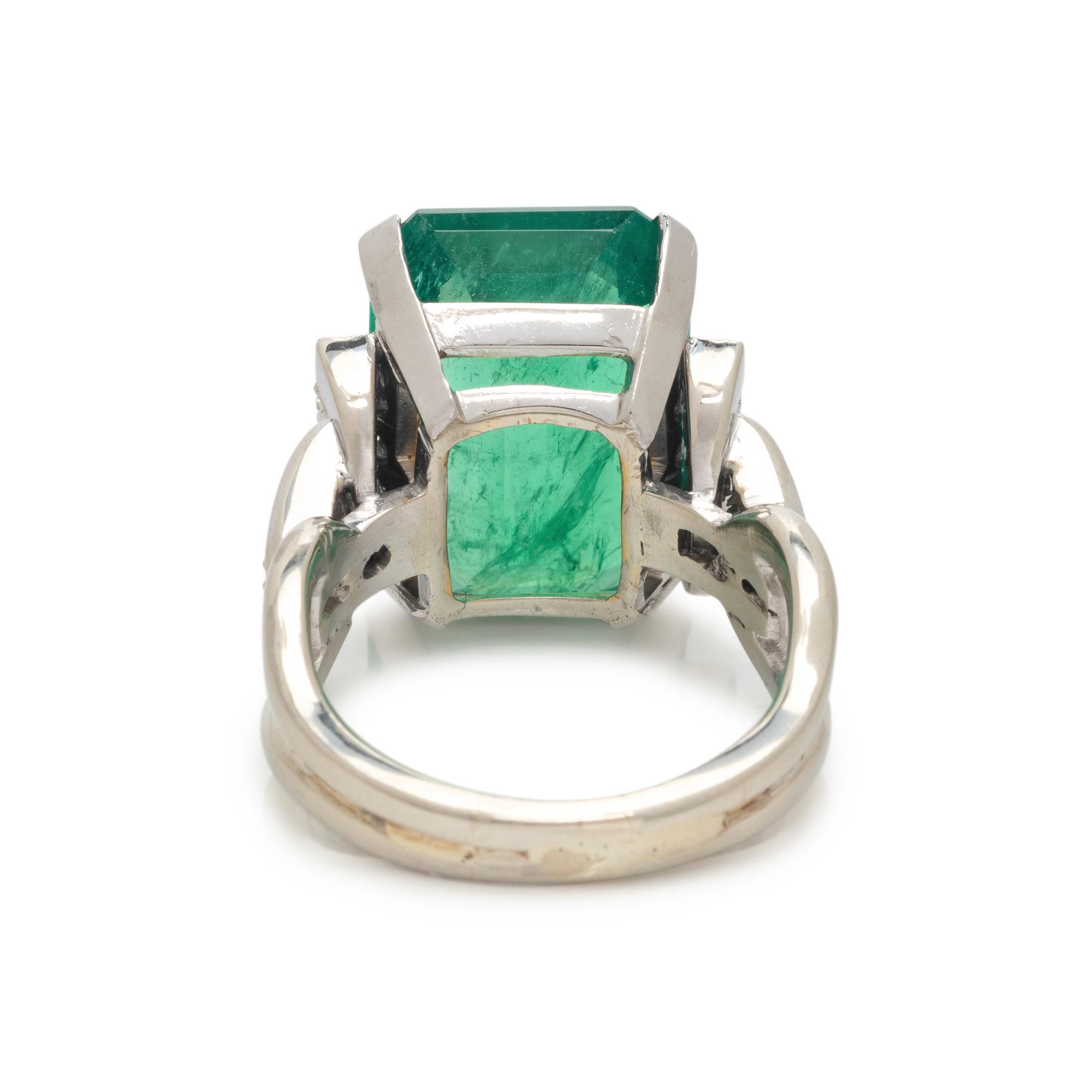 EMERALD AND DIAMOND RING