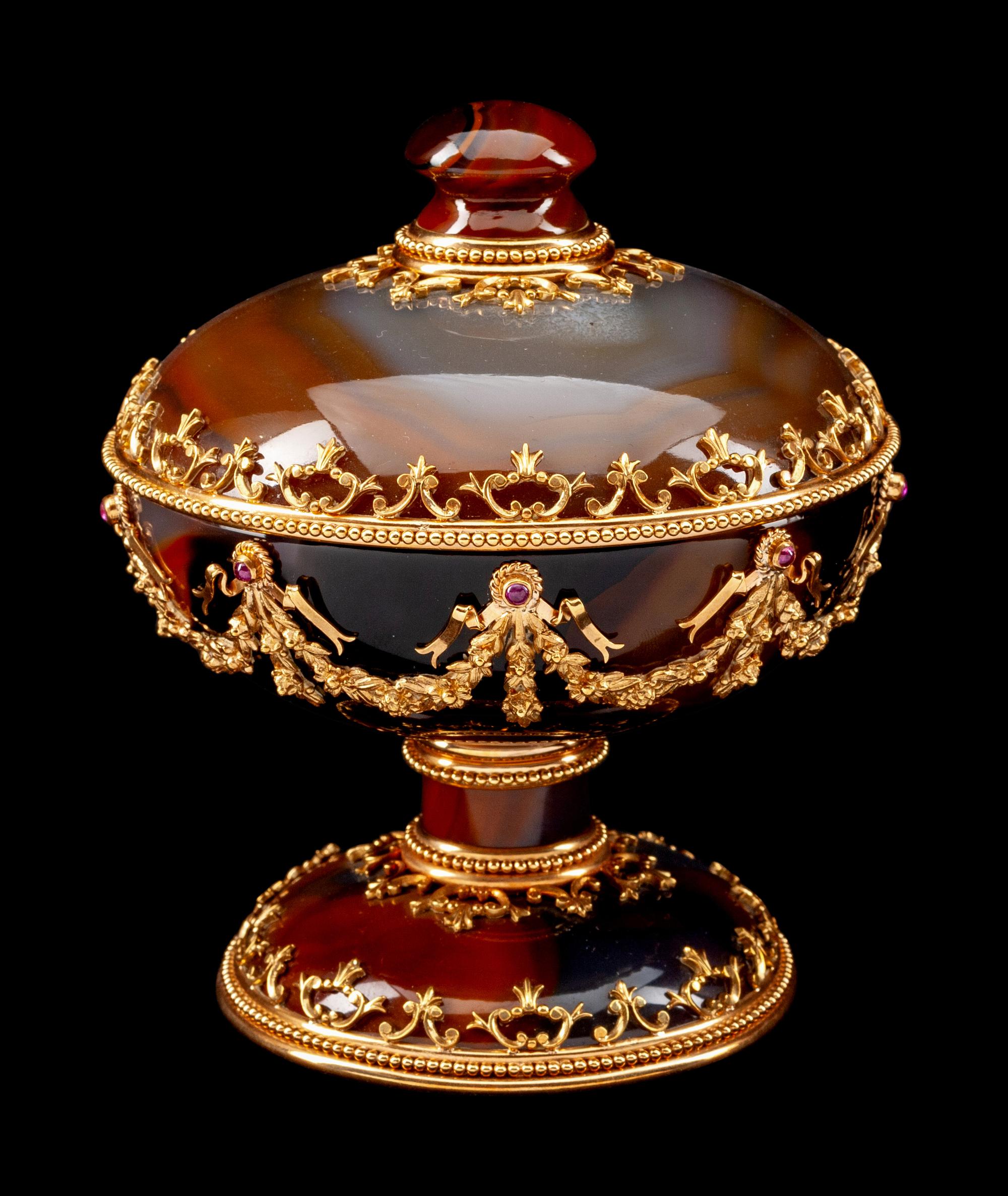 A Continental 18-Karat Gold Mounted Agate Bowl and Cover