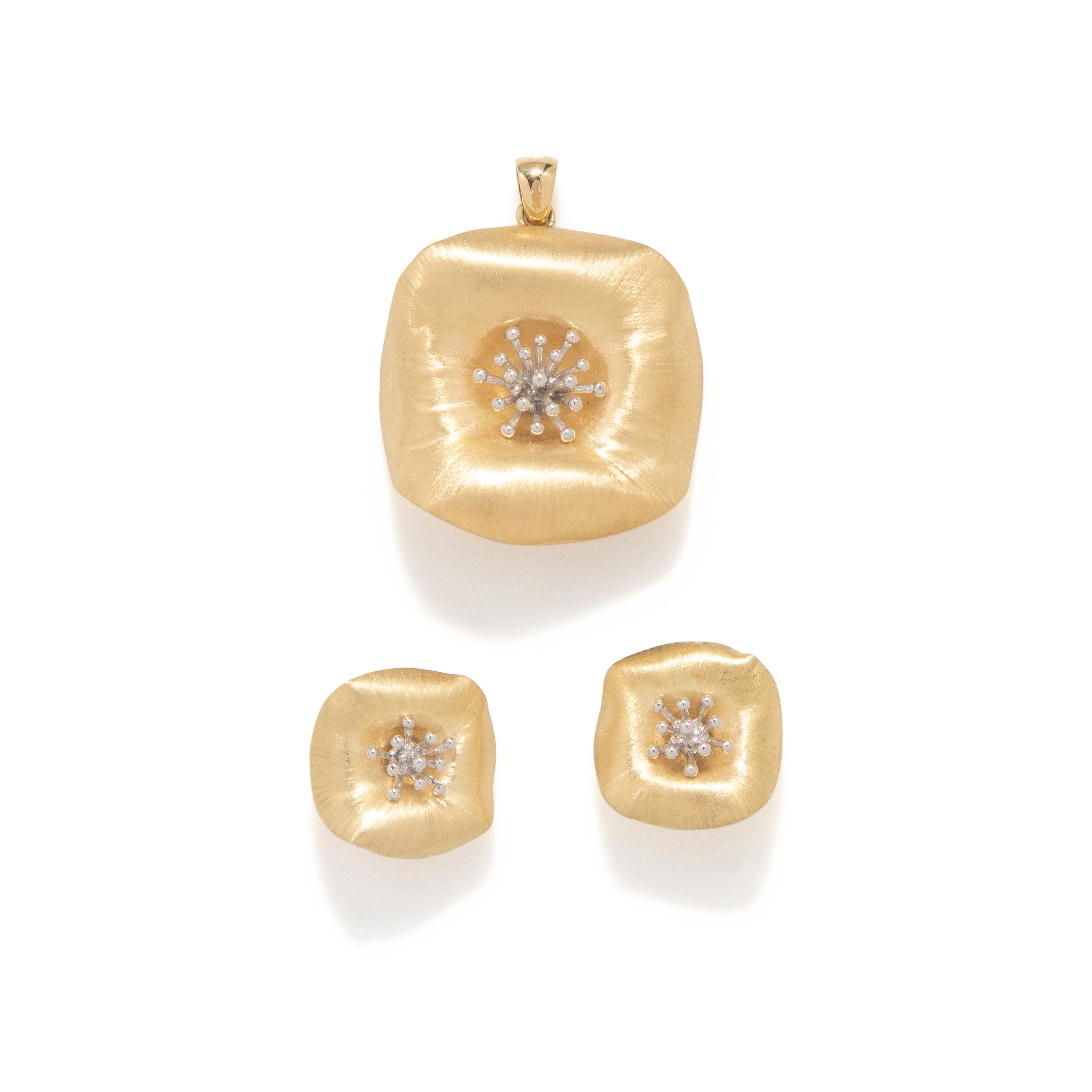 DE REGILUS, BICOLOR GOLD EARRINGS AND PENDANT