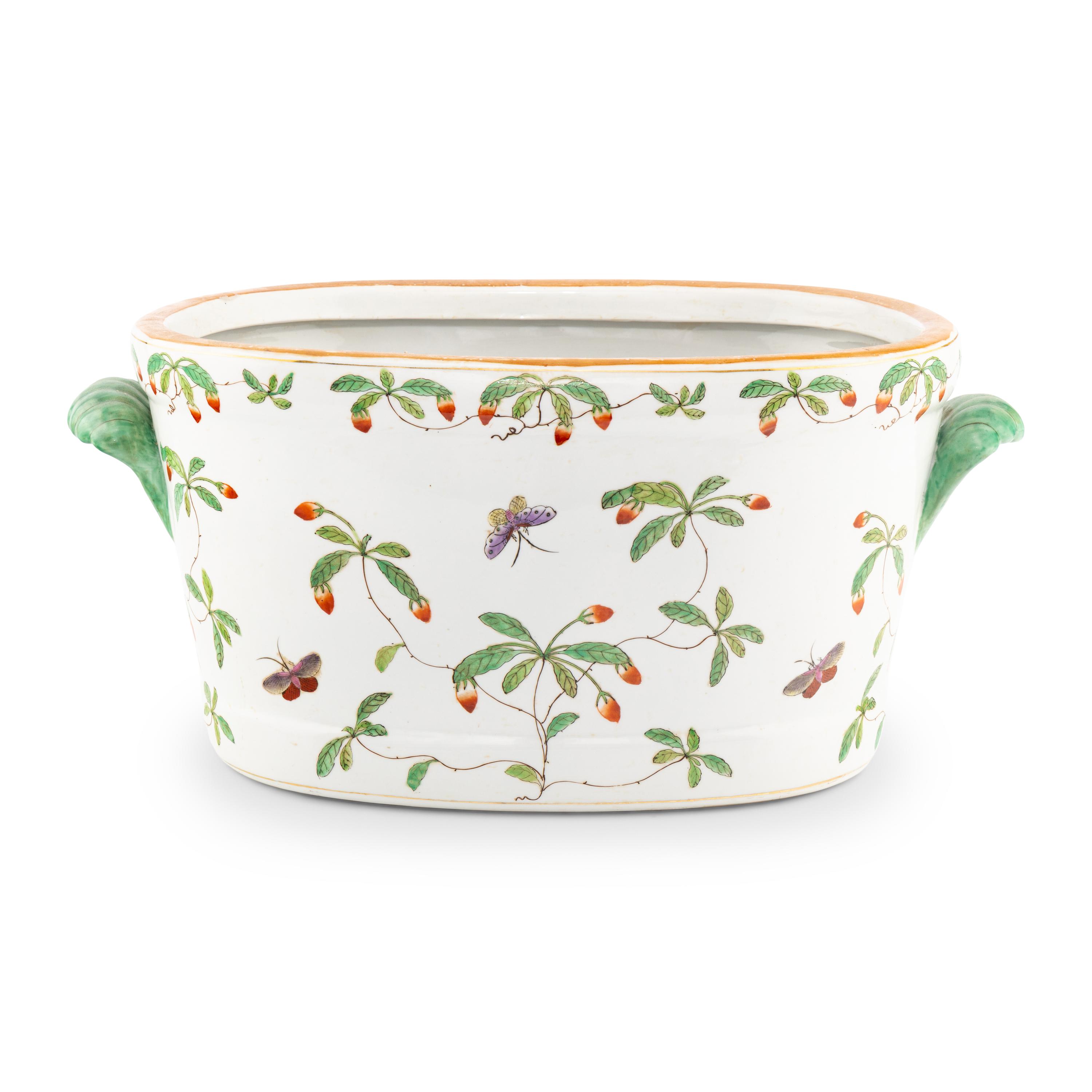 A Chinese Export Porcelain Bottle Cooler