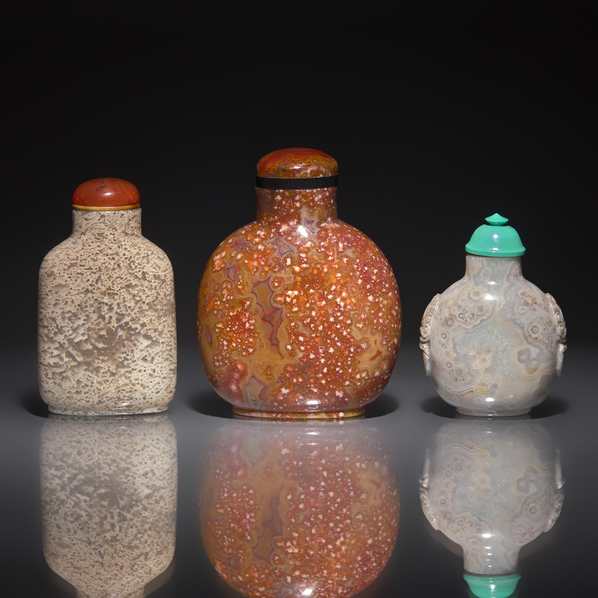 Three Chinese Specimen Agate Snuff Bottles, 18th-19th/20th Century — 清中期-民國 瑪瑙鼻烟壺三支