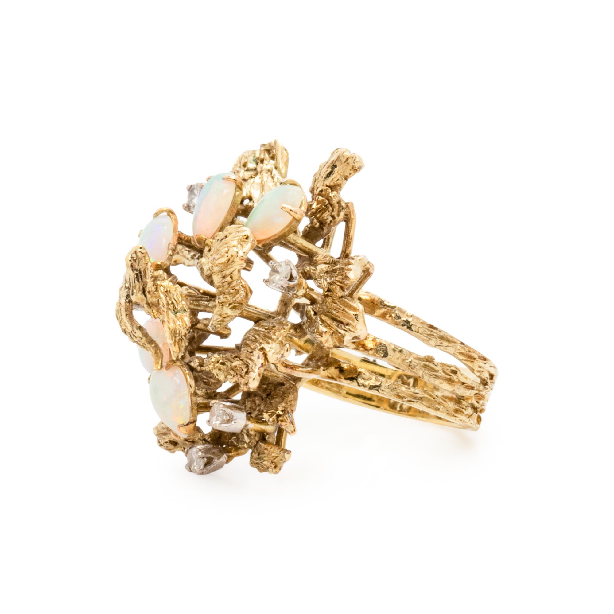 YELLOW GOLD, OPAL AND DIAMOND SET