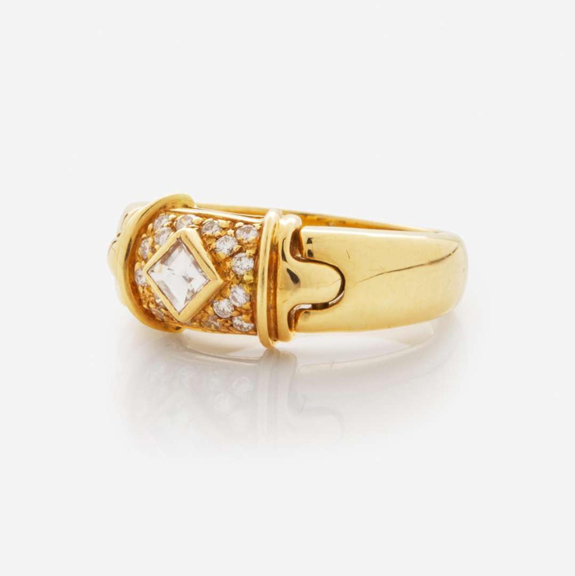 An 18K Yellow Gold and Diamond Bvlgari Ring