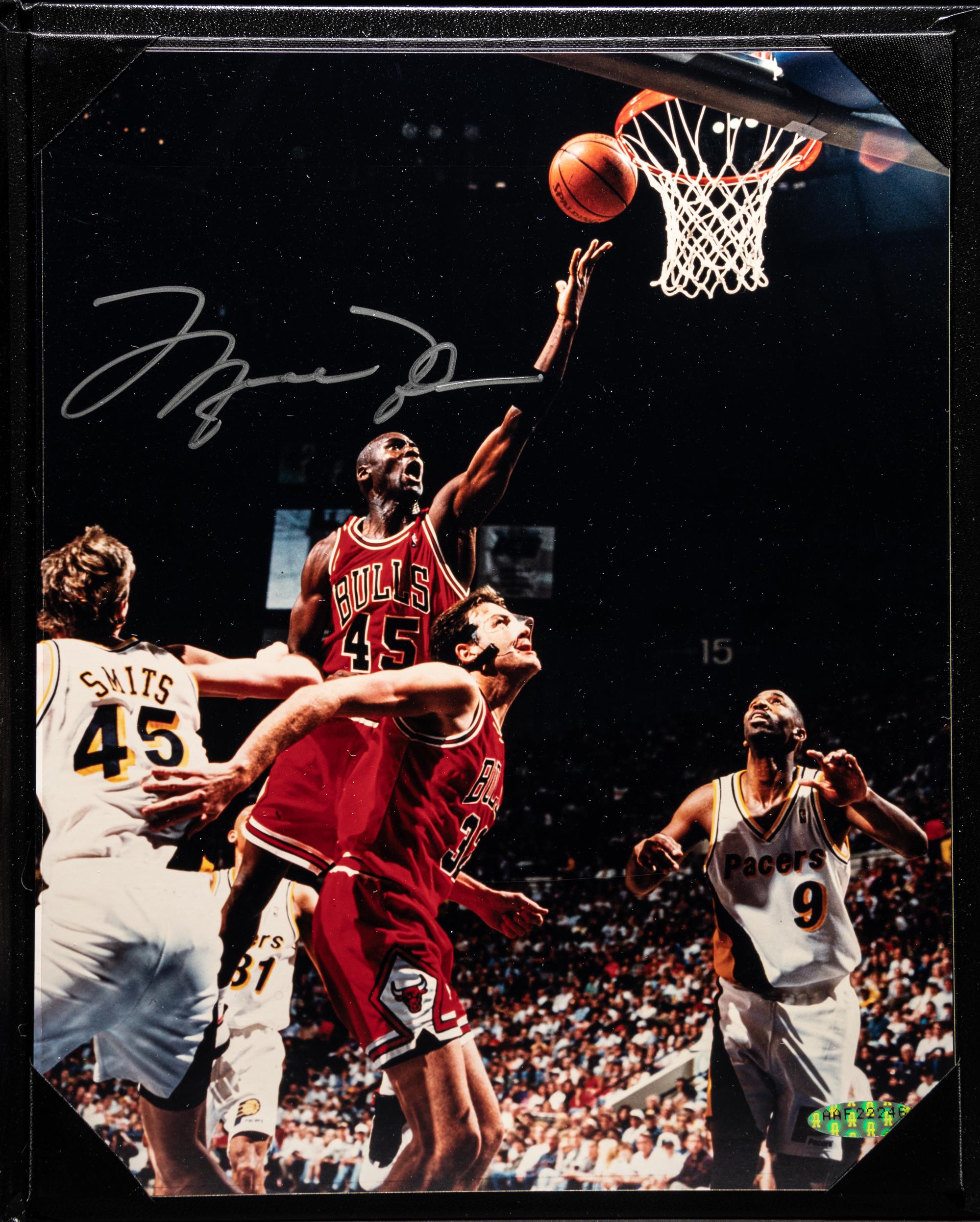 A Michael Jordan 1995 "I'm Back" Chicago Bulls Signed Autograph Photograph (Upper Deck Authenticated),
