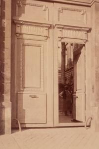A group of four photographs ( Ètampes - maison de Diane de Poitiers , 1907; Presbytère de Saint-Sulpice, rue de Vaugirard 50 , 1900; Oratoire Marie de M é dicis, Petit Luxembourg , 1903; Fontaine de Joyeuse, 41 rue de Turenne, 3e arrondissement, 1901)