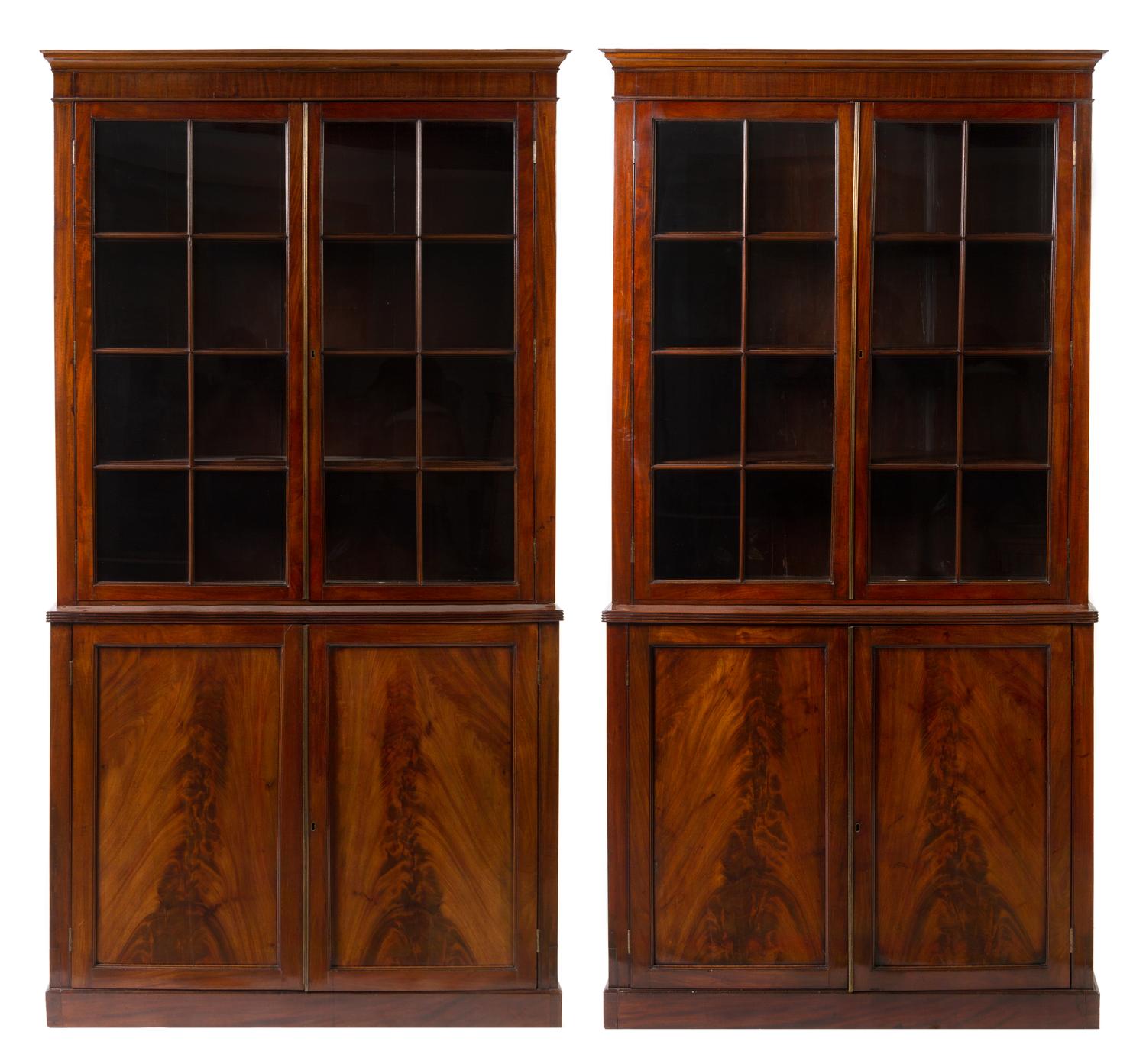 A Pair of George III Mahogany Bookcases Height 84 1/2 x width 42 1/2 x depth 14 3/4 inches. — 18TH/19TH CENTURY