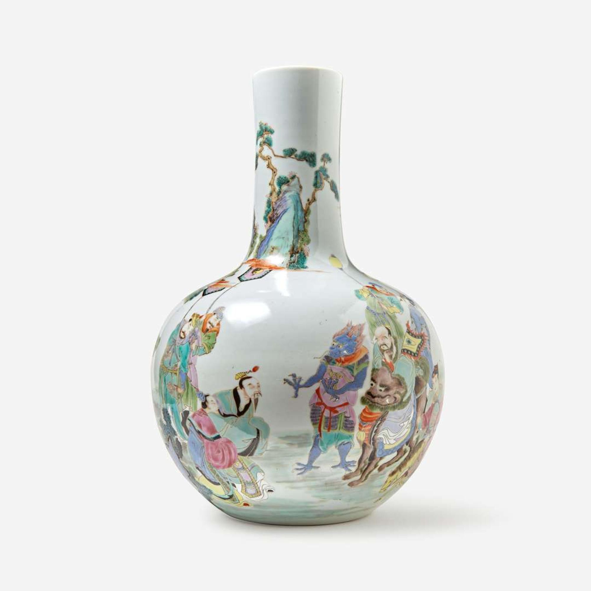A large Chinese famille rose-decorated porcelain bottle vase, Tianqiuping 珐琅彩大天球瓶