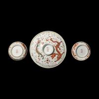 Three Chinese Famille Rose Porcelain 'Dragon' Bowls, Guangxu Period 清光緒 粉彩雙龍戲珠大蓋碗及小碗兩件