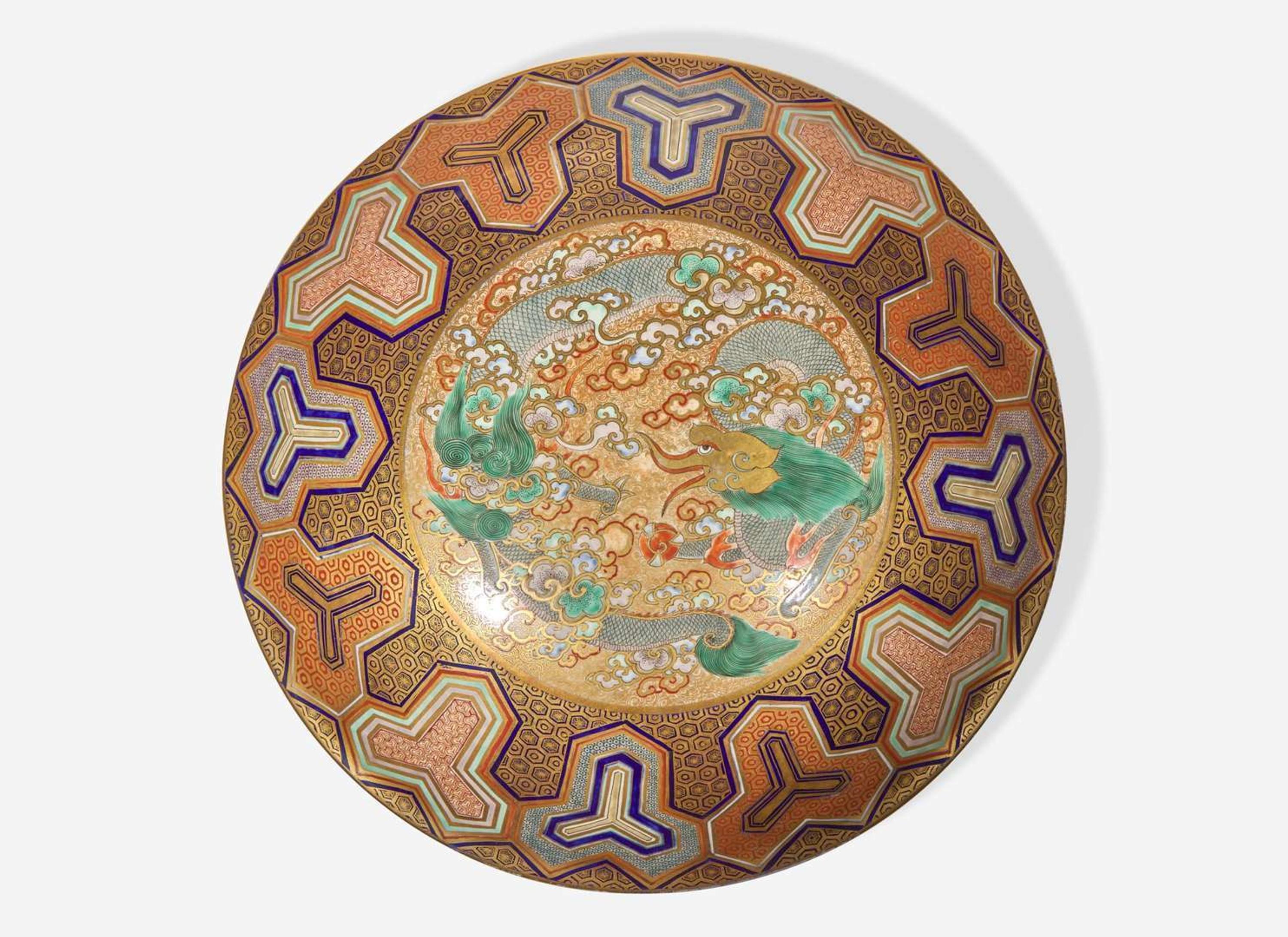 A large and impressive Japanese four-tier enameled porcelain box, Meiji/Taisho period 日本四層大瓷盒 明治或大正