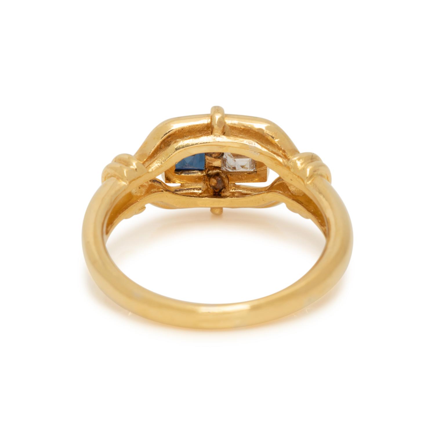 YELLOW GOLD, DIAMOND AND SAPPHIRE RING