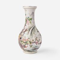 A large Chinese famille rose-decorated vase 粉彩大瓶 Late 20th century ?????