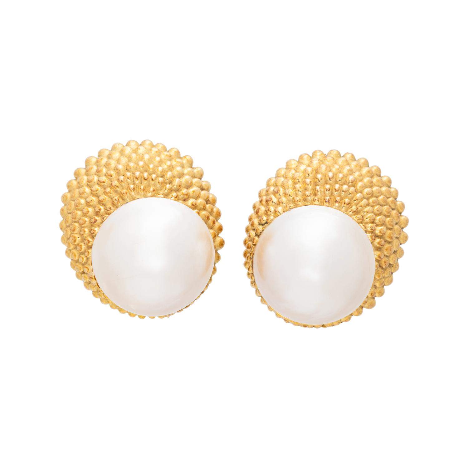 YELLOW GOLD AND CULTURED MABE PEARL EARCLIPS