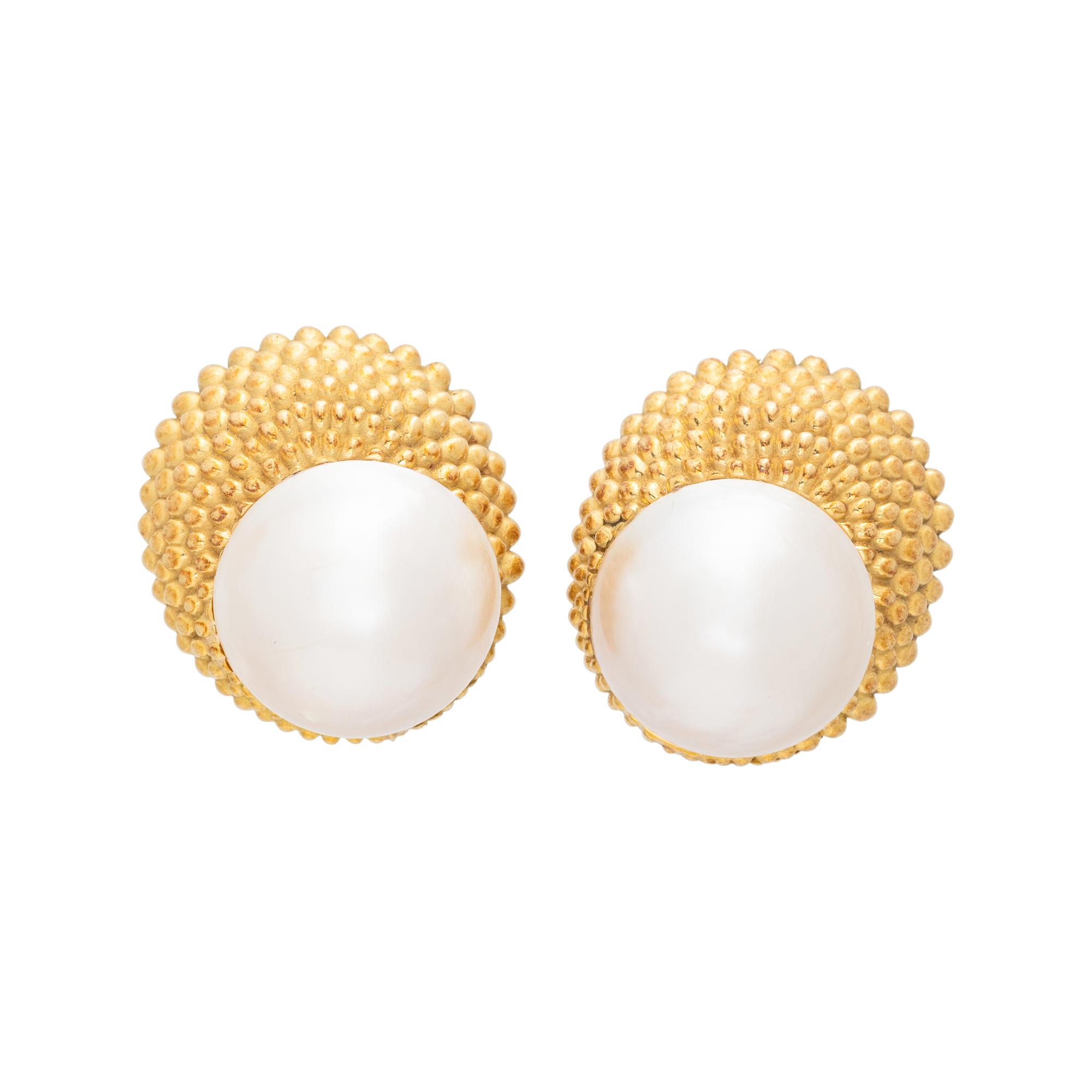 YELLOW GOLD AND CULTURED MABE PEARL EARCLIPS