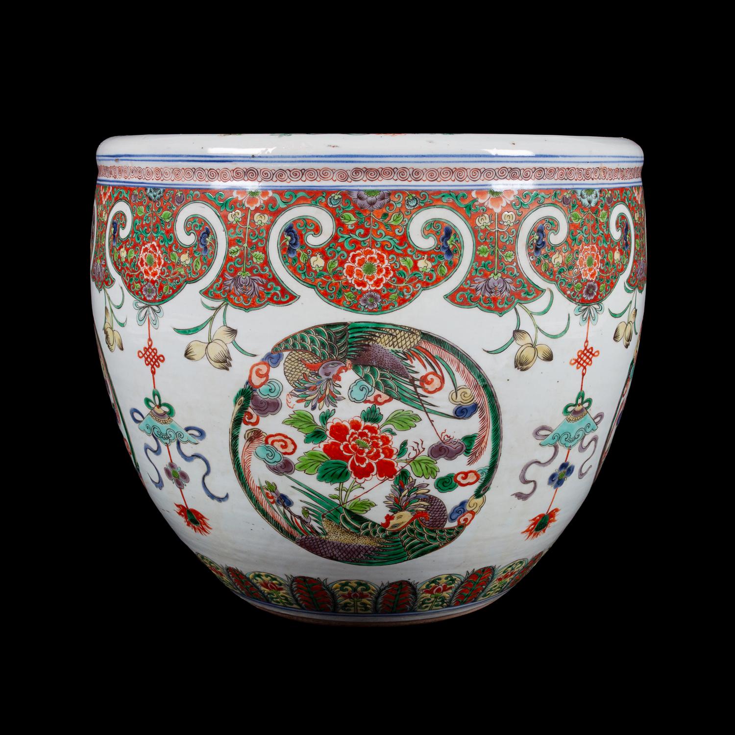 A Chinese Famille Verte Porcelain Fish Bowl, 20th Century 近代 粉彩鳳穿牡丹圖大缸