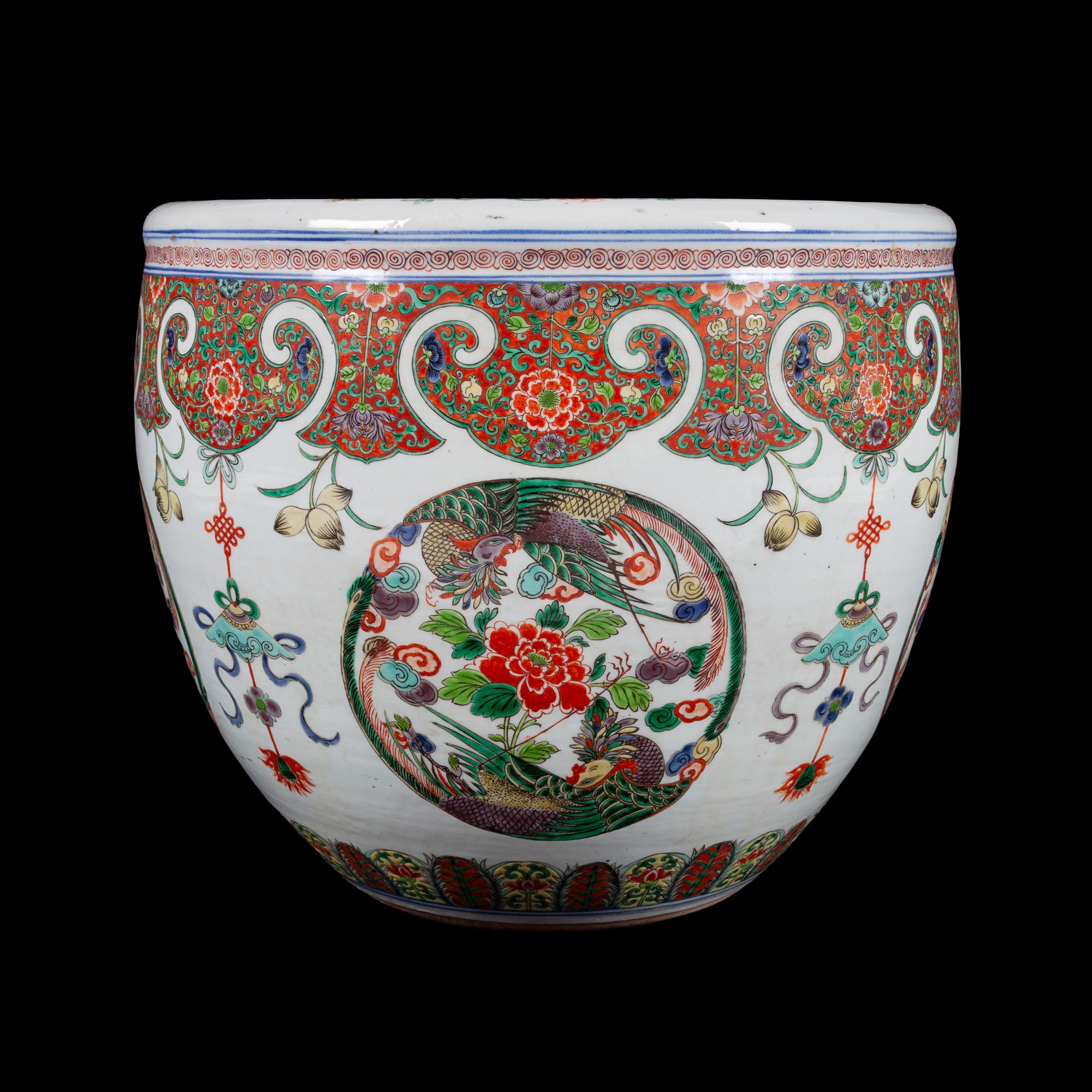 A Chinese Famille Verte Porcelain Fish Bowl, 20th Century 近代 粉彩鳳穿牡丹圖大缸