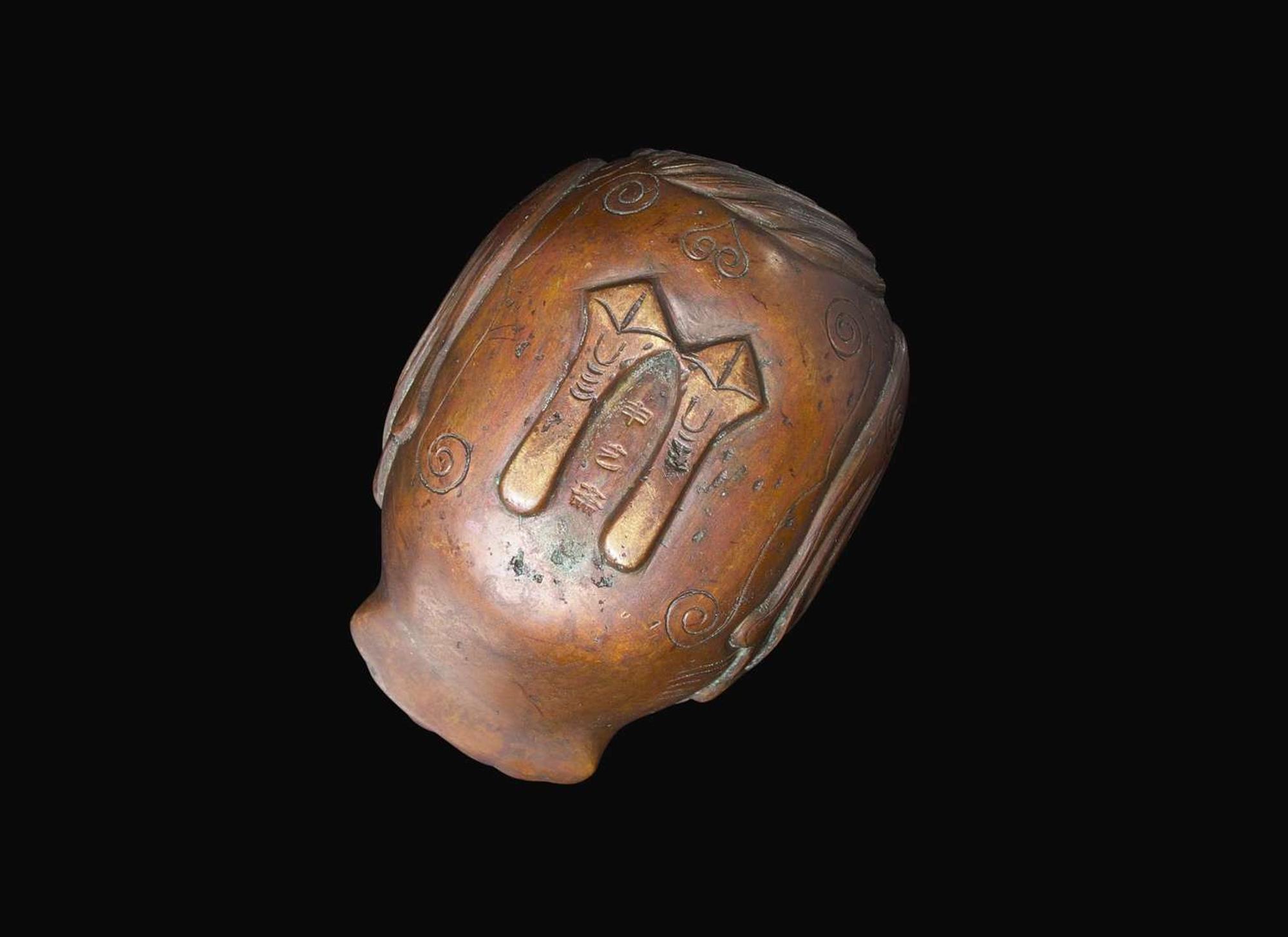 A Chinese archaistic patinated bronze "Duck" coupe, Shen Yi Zhai mark 倣古銅鴨水丞 申艺齋款