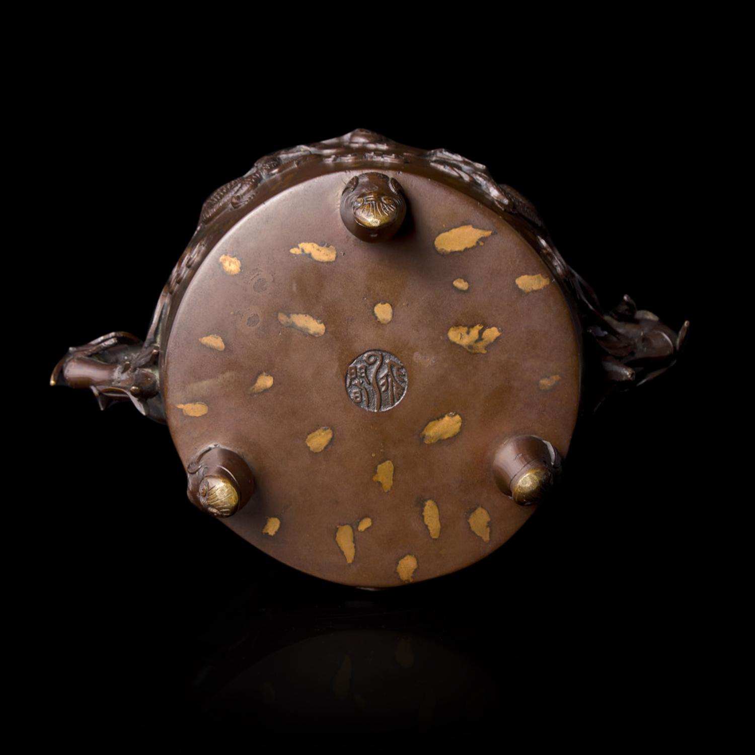 A Gold-Splashed Patinated Bronze Censer with Pierced Wood Cover, 19th Century 十九世紀 銅灑片金龍紋雙耳三足爐