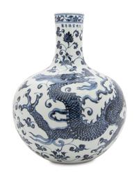 A Chinese Blue and White Porcelain Globular Vase, Tianqiuping
