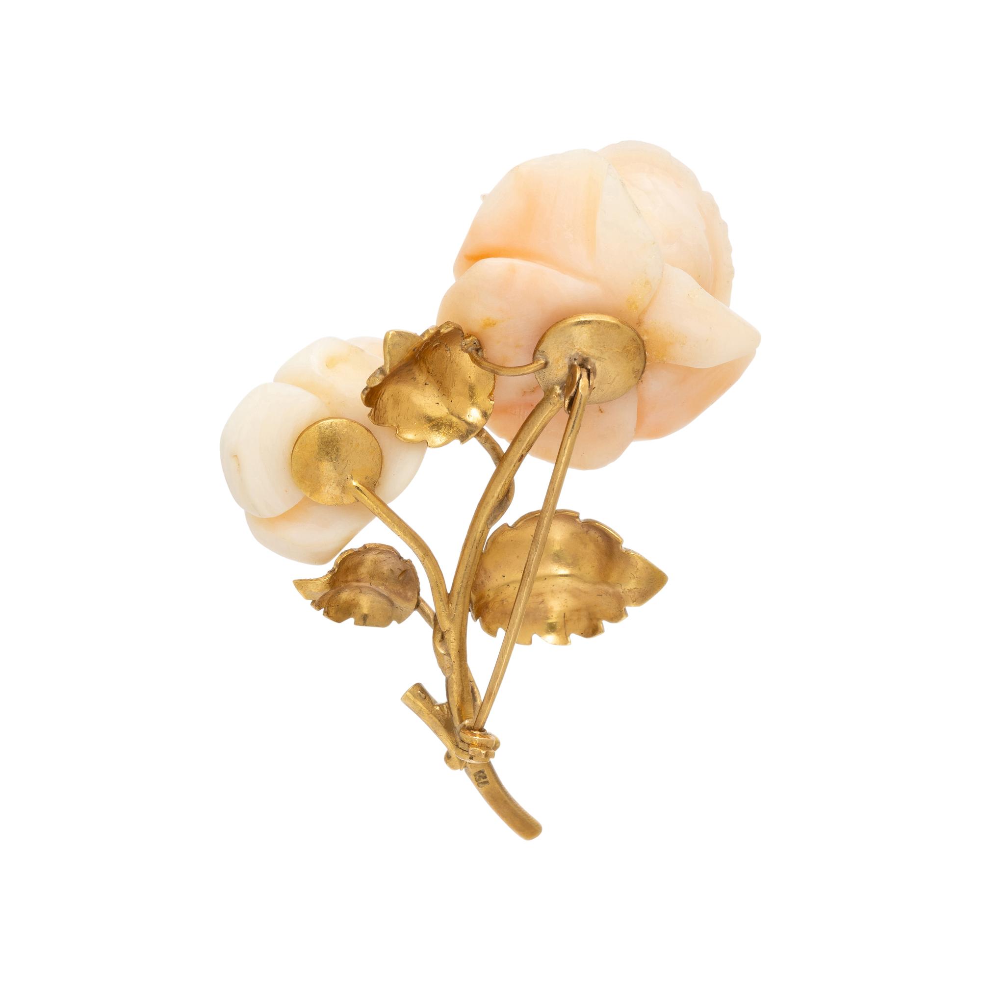 CARVED CORAL AND YELLOW GOLD ROSE BROOCH