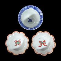 A Chinese Reticulated Blue and White Porcelain Wine Cup and Two Famille Verte Tea Bowls with Saucers, Kangxi Period 清康熙 青花酒杯及粉彩茶具一組