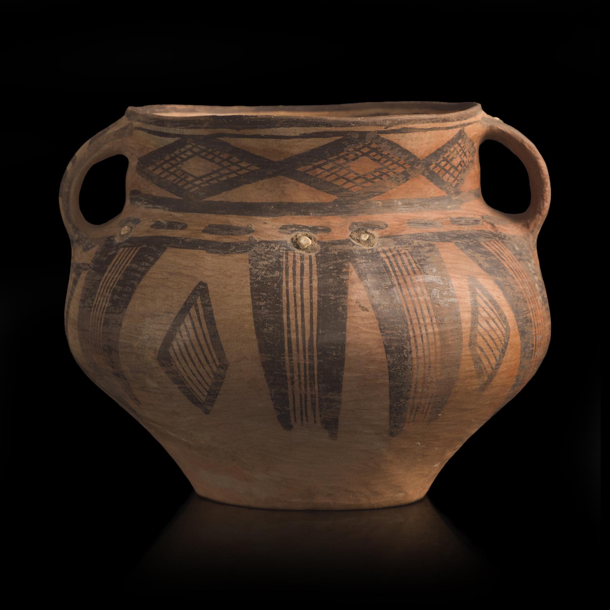 A Chinese Neolithic Painted Pottery Jar, Majiayao Culture, Machang Type — 馬家窯文化（馬廠類型）彩陶雙耳罐