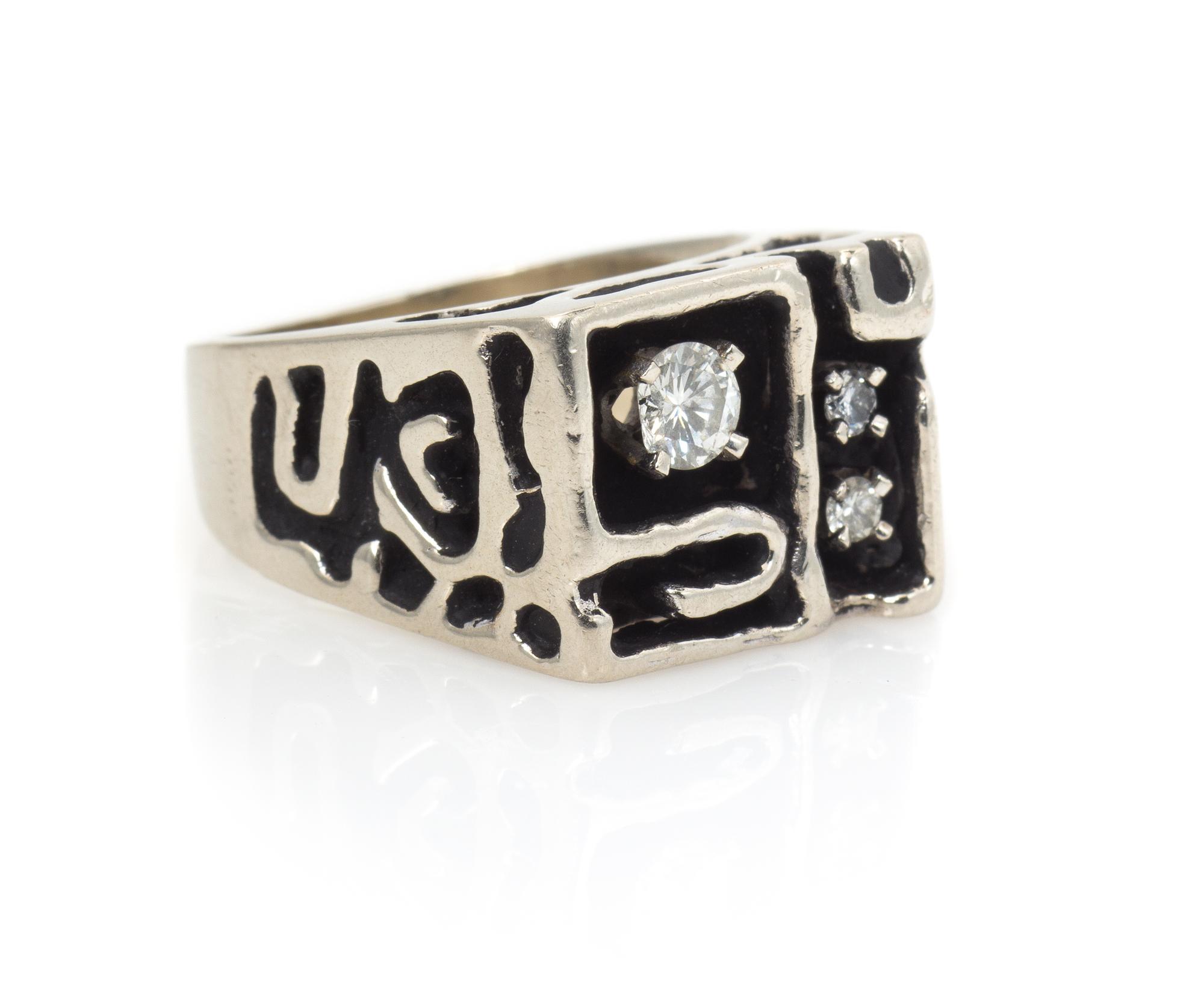 A 14 Karat White Gold and Diamond Ring, 9.00 dwts.