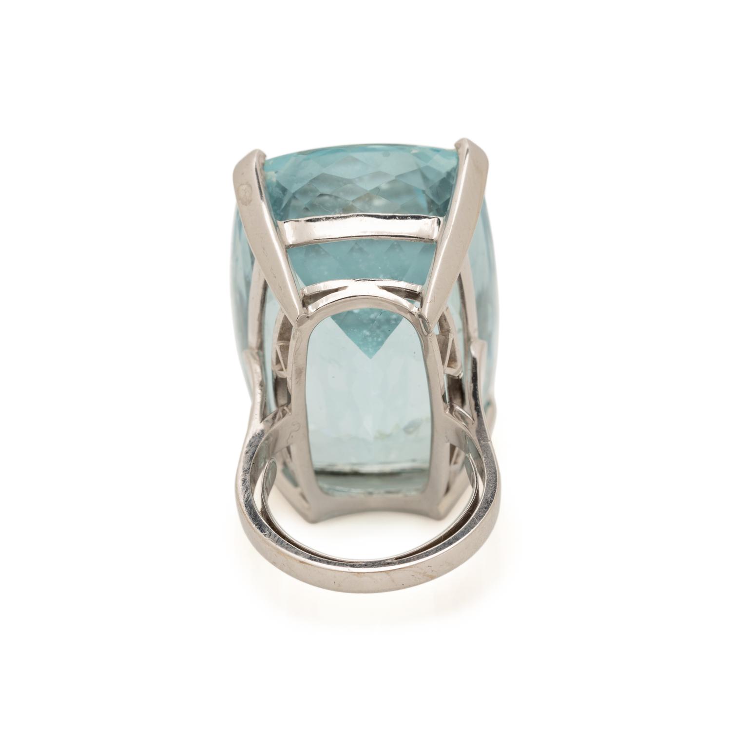 WHITE GOLD AND QUARTZ RING