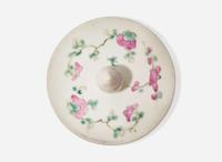A Chinese famille-rose decorated ovoid jar and cover, 19th to 20th century 粉彩將軍蓋罐 十九或二十世紀
