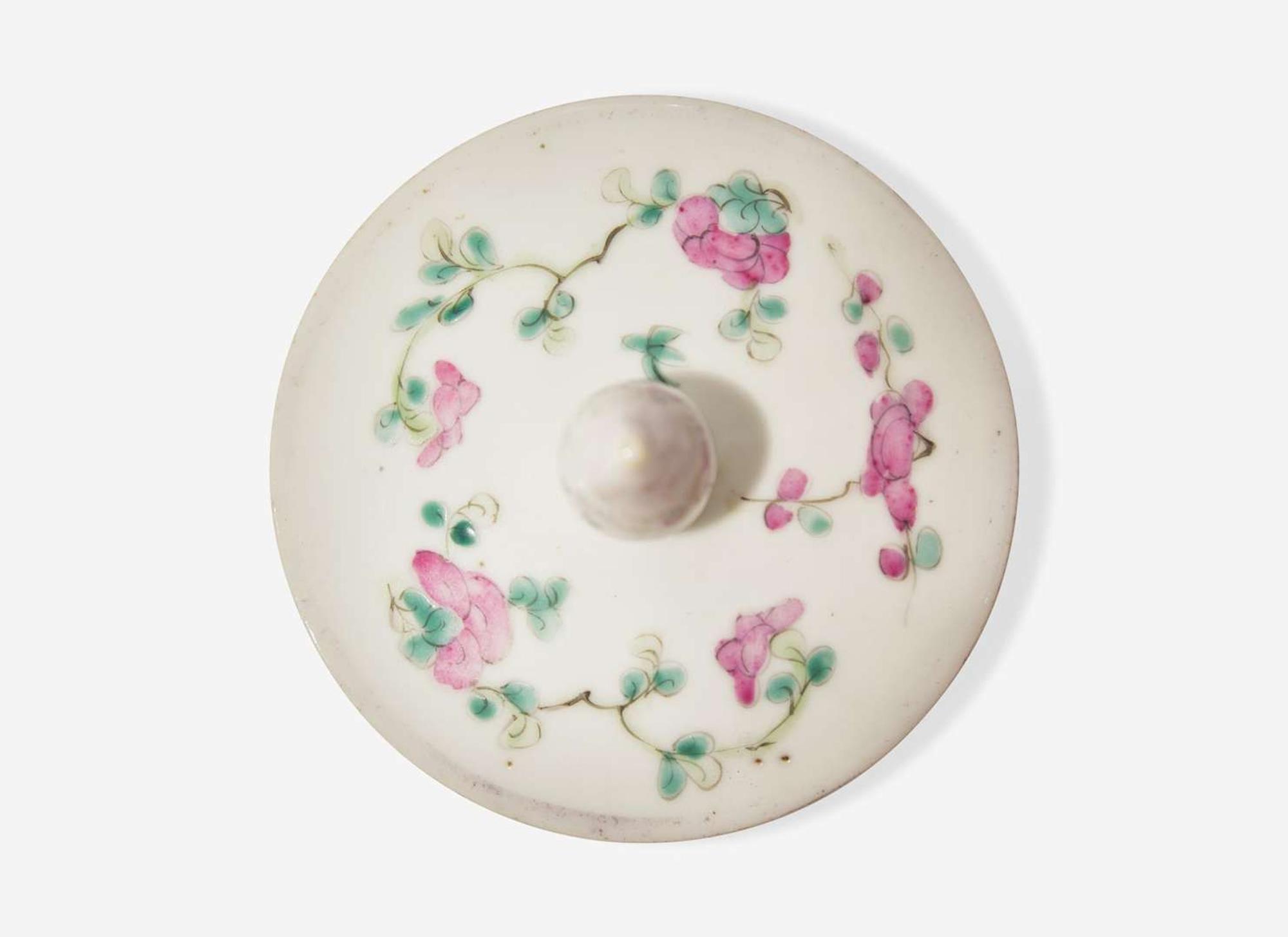 A Chinese famille-rose decorated ovoid jar and cover, 19th to 20th century 粉彩將軍蓋罐 十九或二十世紀