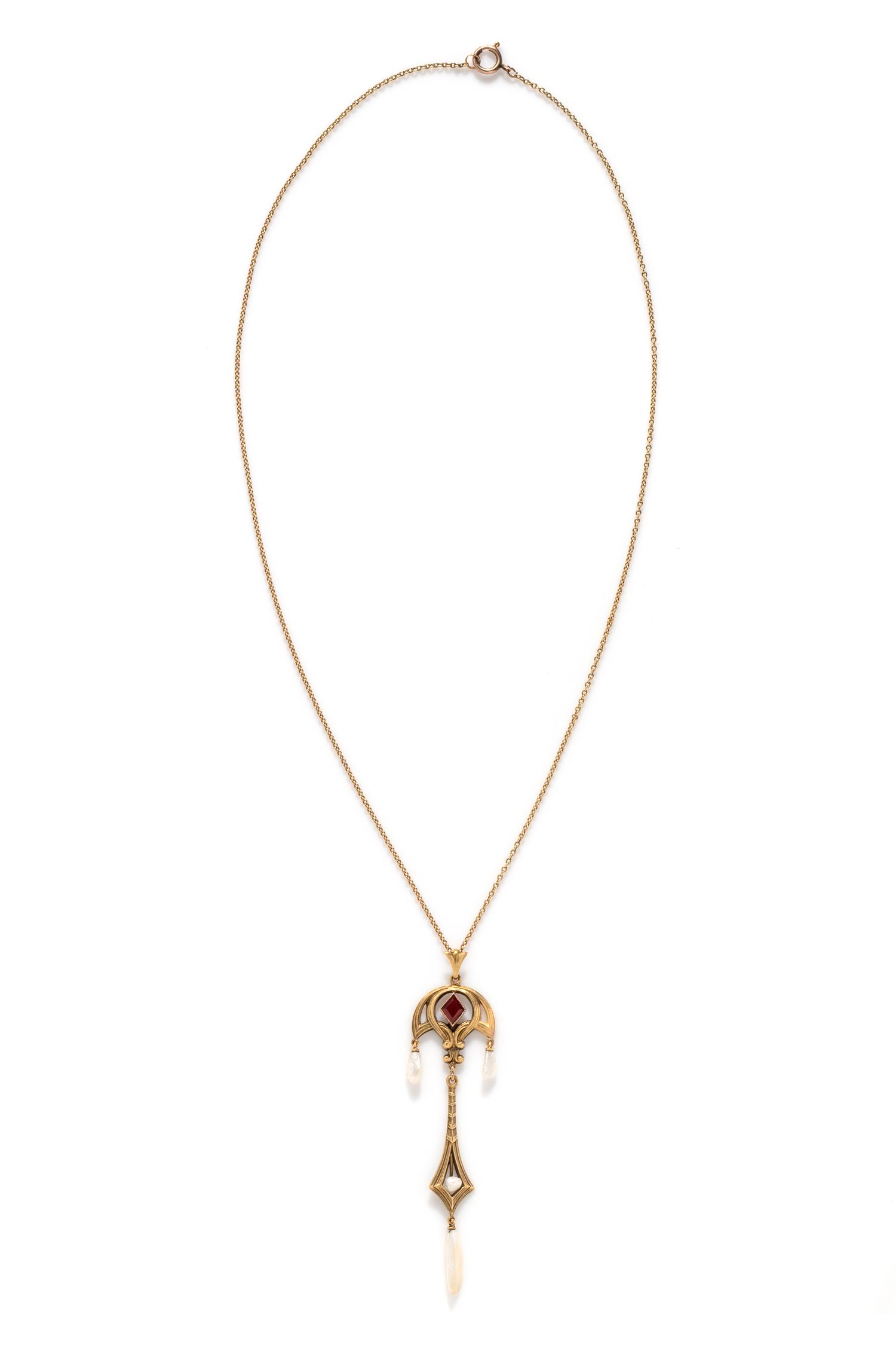 GARLAND FISHER CO., ART NOUVEAU, YELLOW GOLD, GARNET AND PEARL PENDANT/NECKLACE