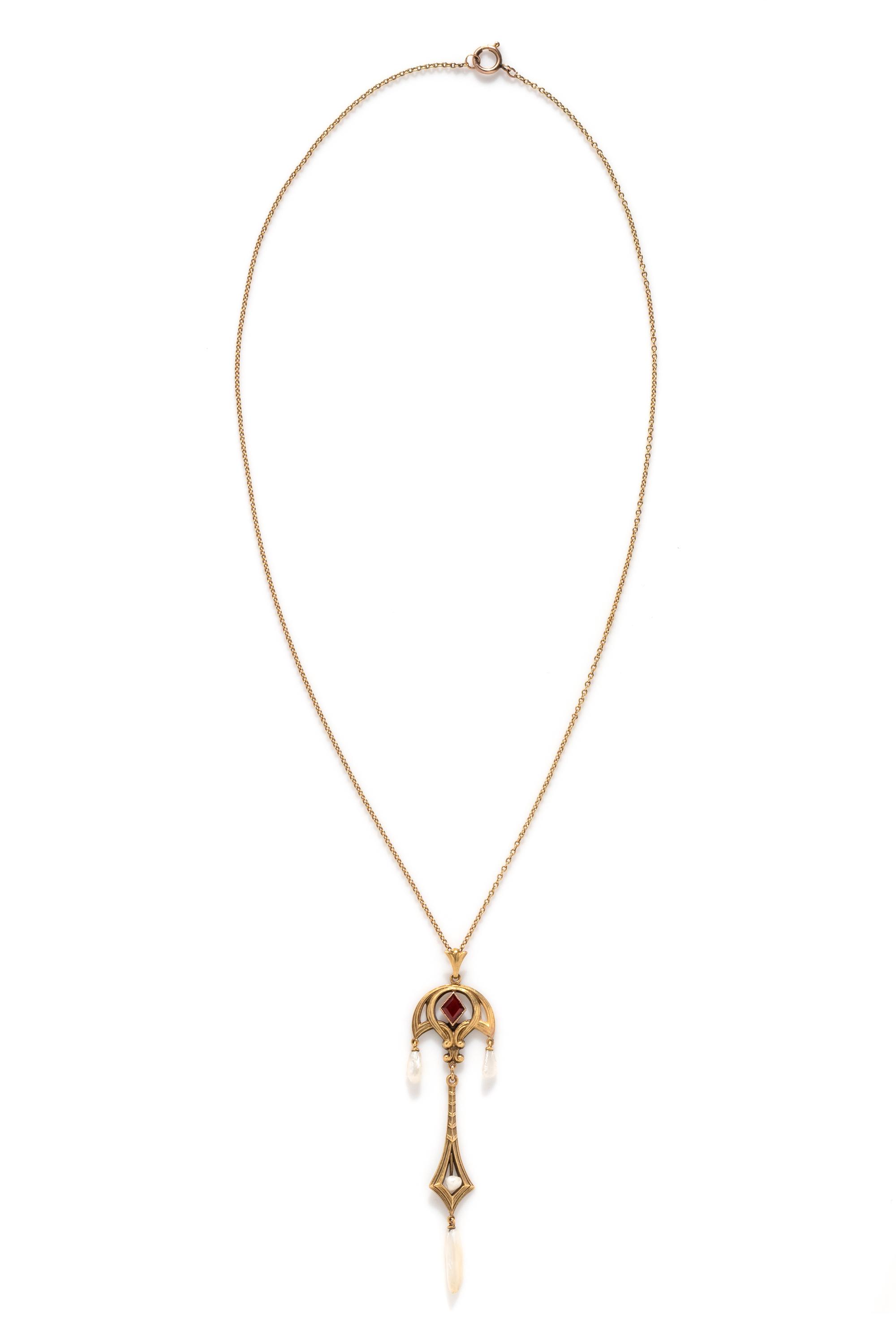 GARLAND FISHER CO., ART NOUVEAU, YELLOW GOLD, GARNET AND PEARL PENDANT/NECKLACE