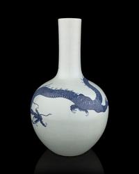 A Large Chinese Blue and White Porcelain 'Dragon' Bottle Vase
