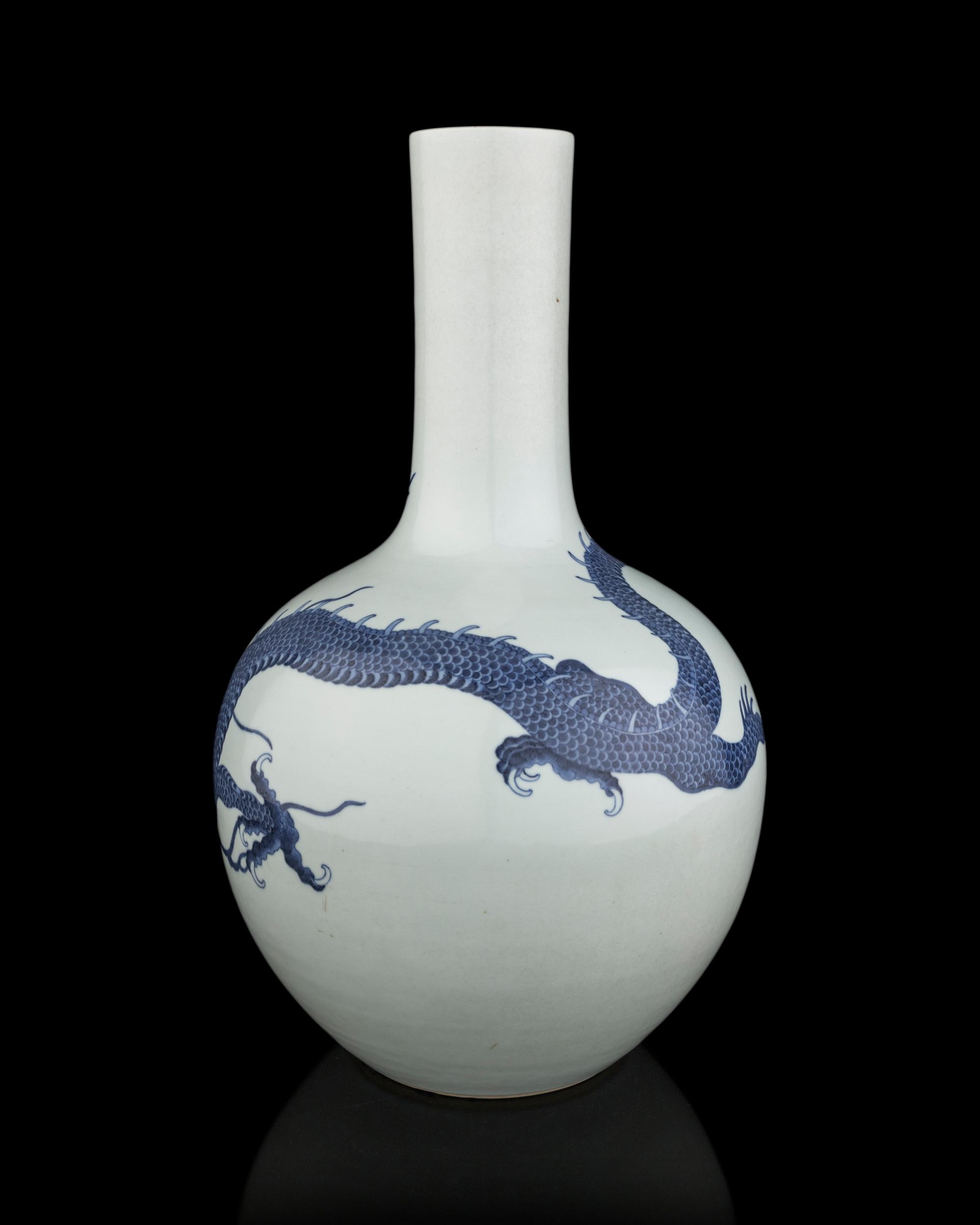 A Large Chinese Blue and White Porcelain 'Dragon' Bottle Vase