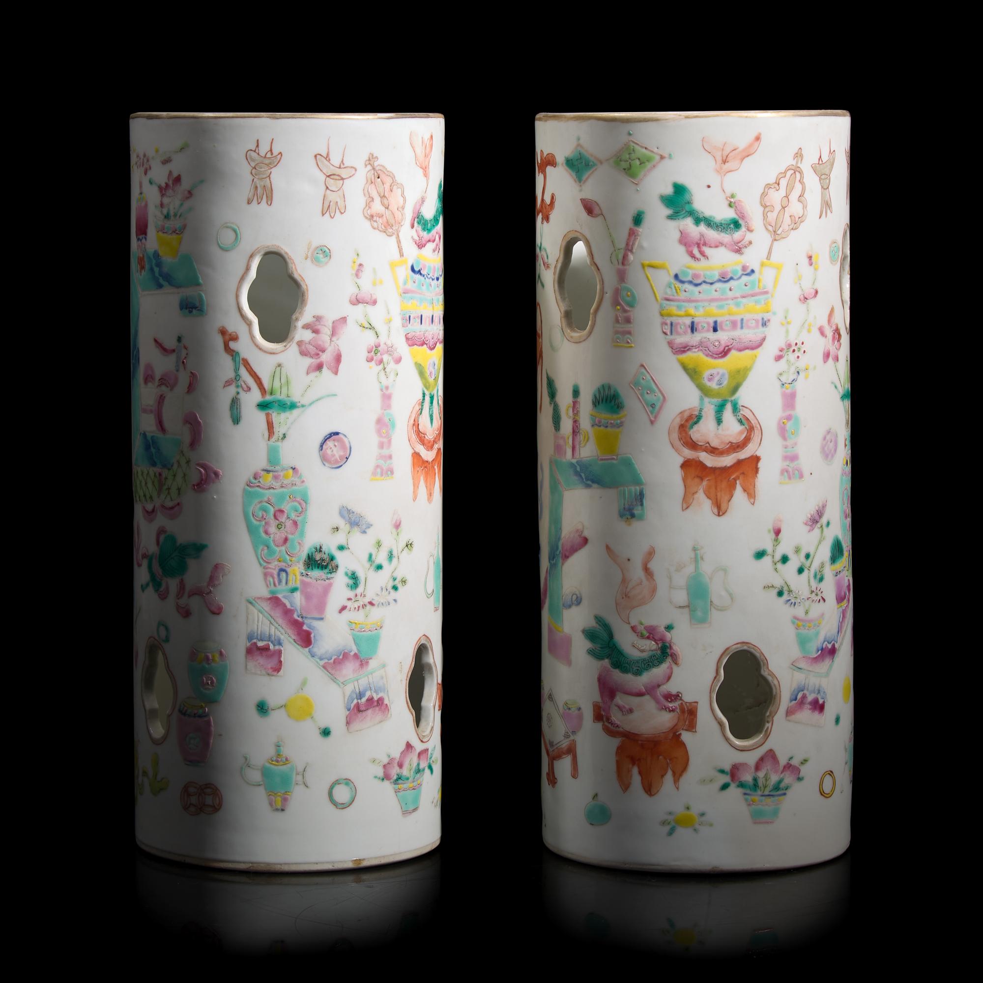 A Pair of Chinese Famile Rose Porcelain Hat Stands, Tongzhi Period 清同治 粉彩博古紋帽筒一對