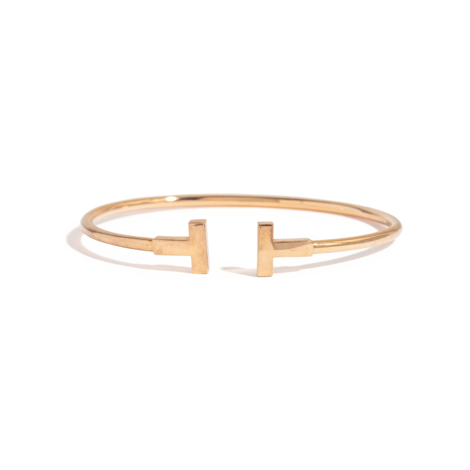 TIFFANY & CO., YELLOW GOLD BANGLE BRACELET